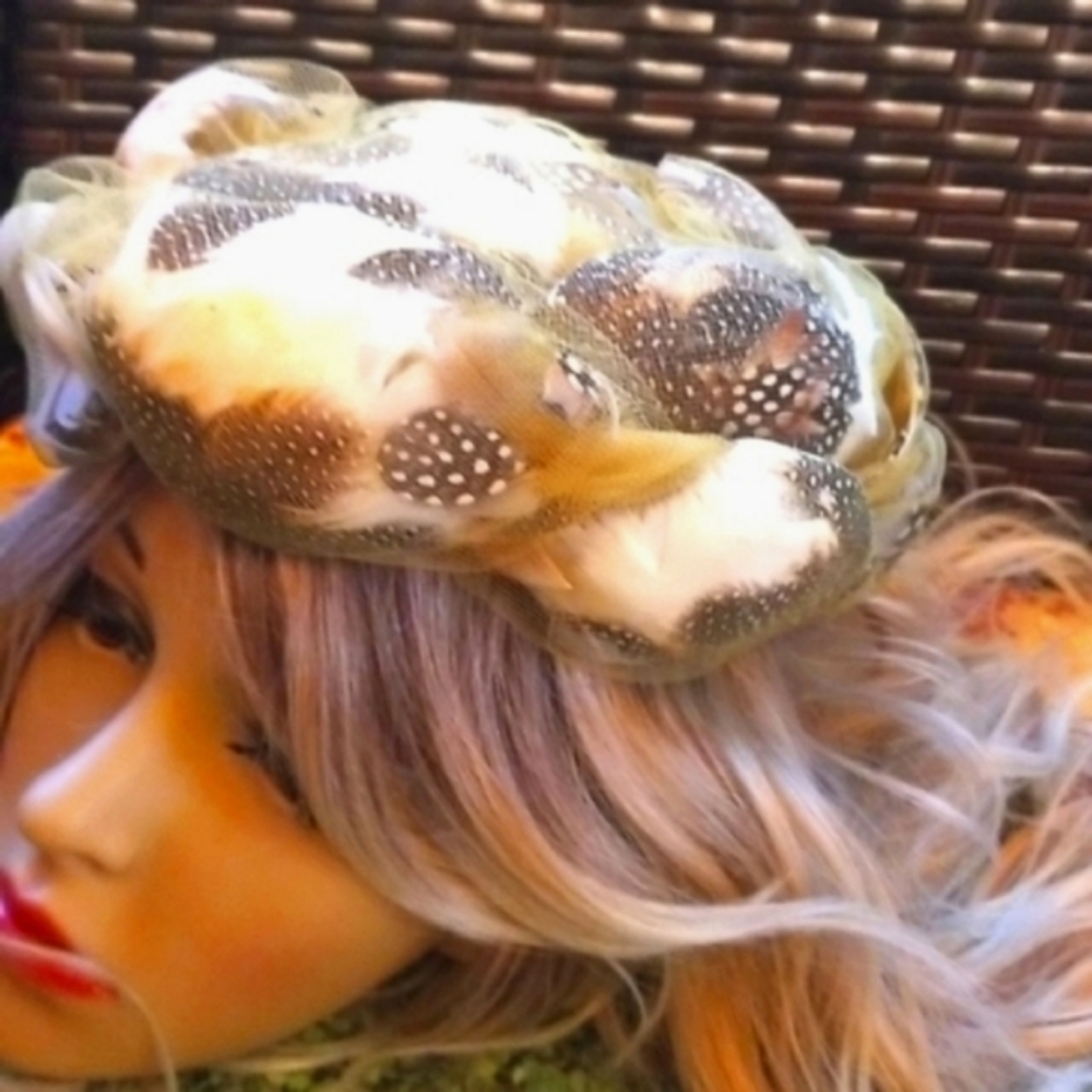 60s CHRISTIAN DIOR  CHAPEAUX NY Bonwit Teller Bird Gold & Spotted Feathers Hat